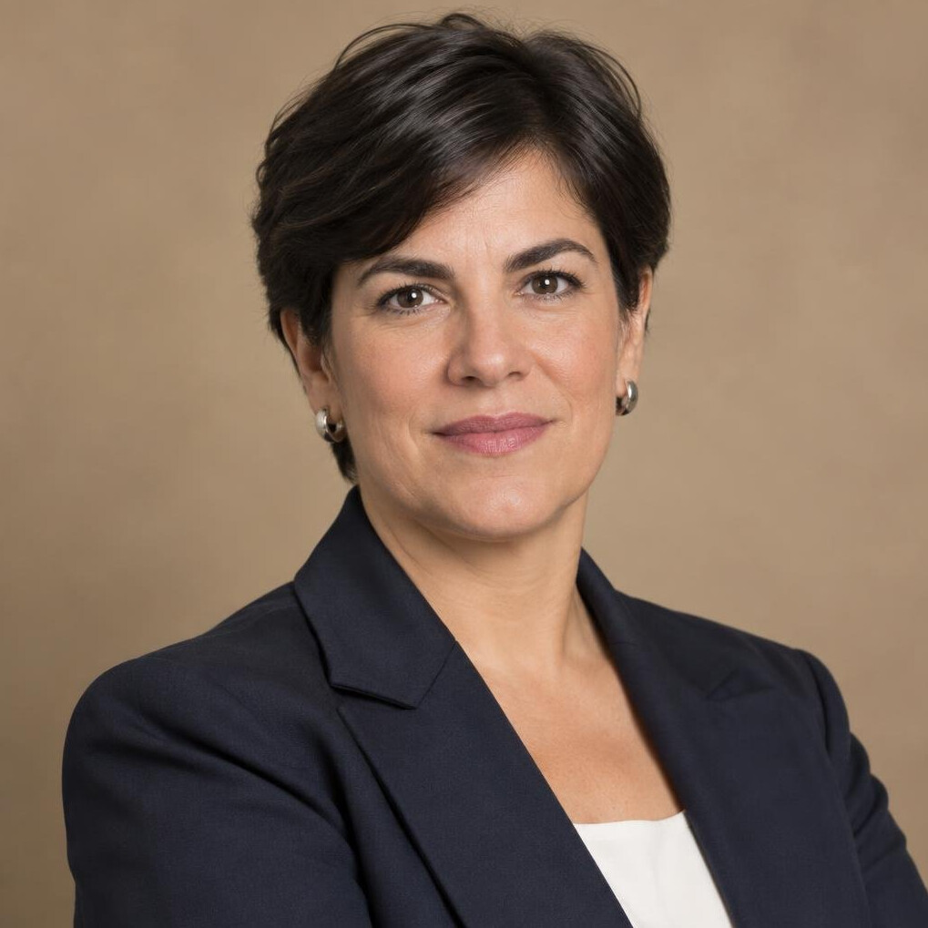 Studio portrait of a Uruguayan woman editor in her forties with short dark hair